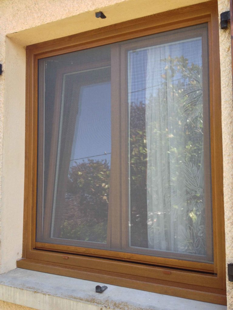 Fenêtre aspect bois vue de l'intérieur