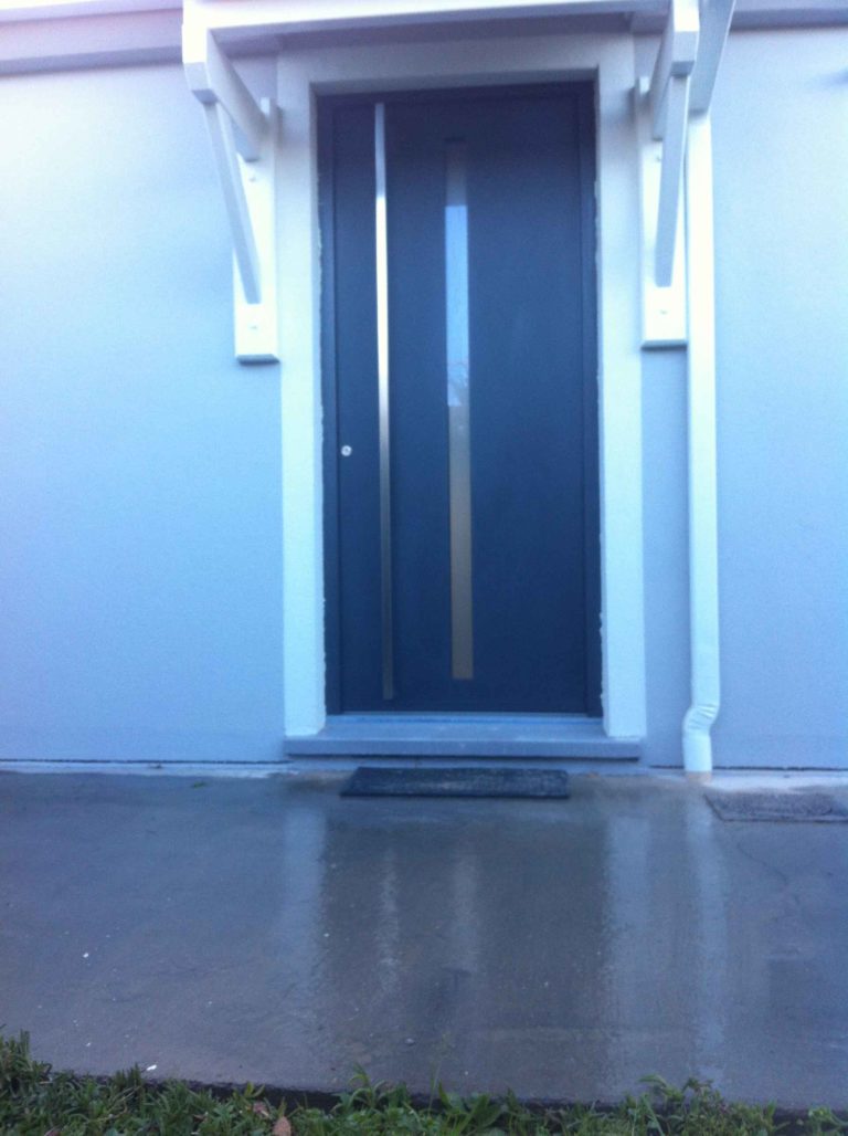 Porte d'entrée bleu nuit vitrée