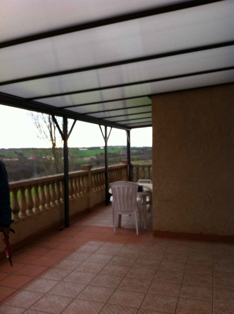 Couverture de balcon avec garde-corps bois