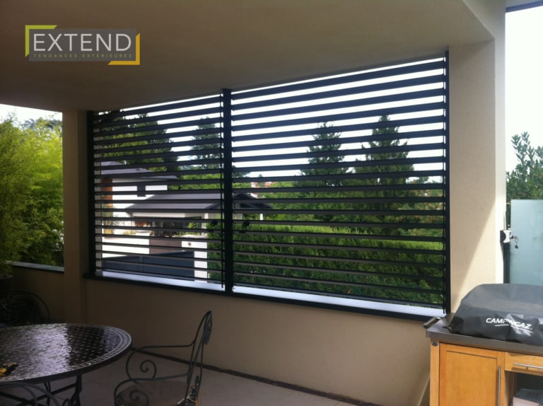 Brise-soleil orientable vu de l'intérieur