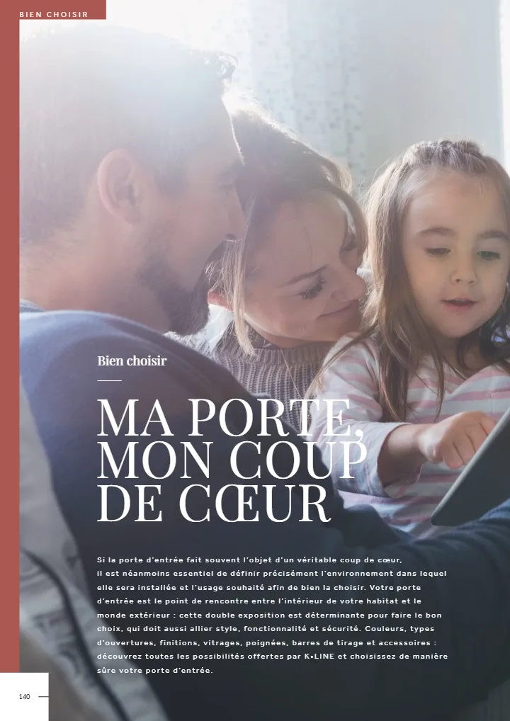 Famille devant sa porte K-LINE