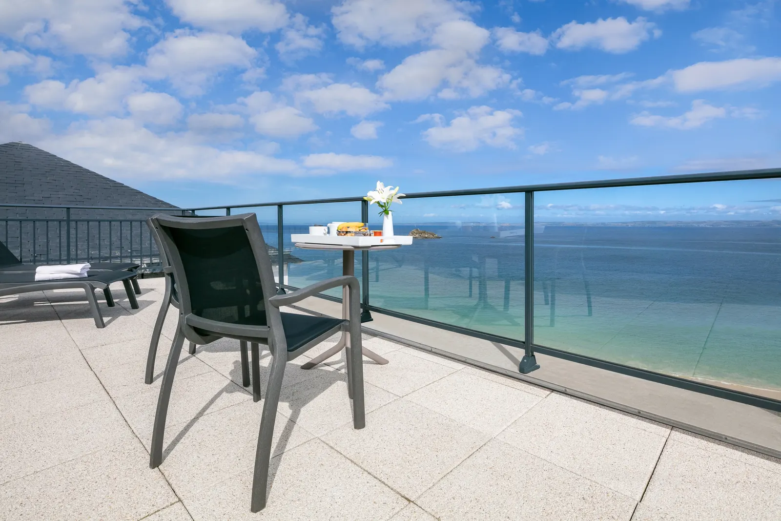 Garde-corps aluminium vitré sur balcon