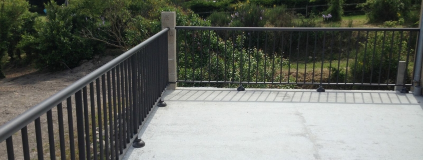 Garde-corps anthracite sur une terrasse en toit