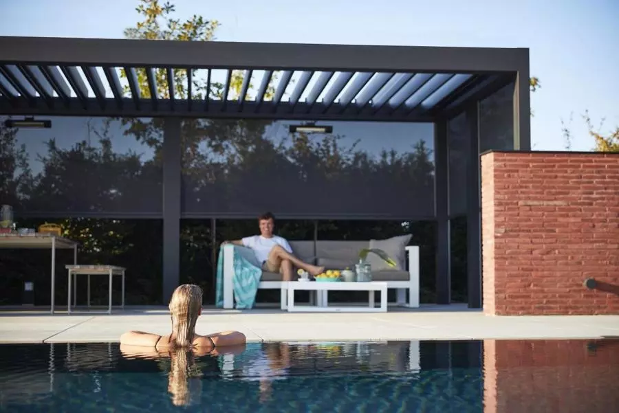 Pergola bioclimatique Brustor à lames orientables