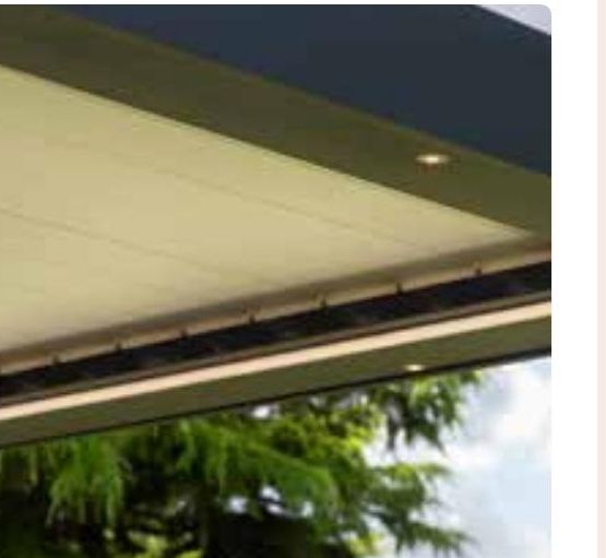 Bande LED sur la gouttière d'une pergola Brustor