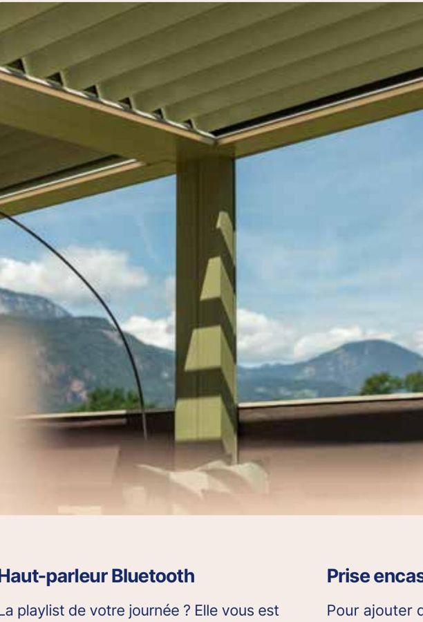 Pergola Brustor vue de l'intérieur sur un paysage de montagne