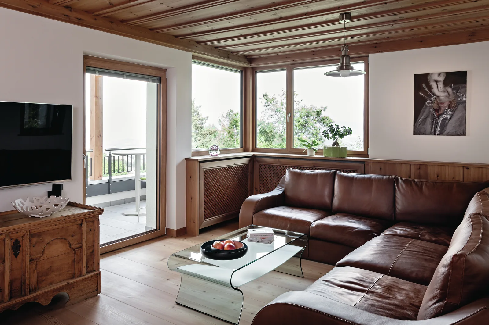 Porte coulissante Finstral ouvrant un salon sur une terrasse