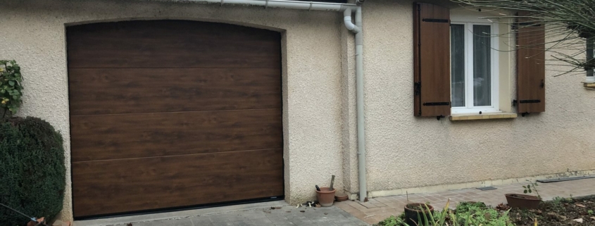Porte de garage sectionnelle aspect bois
