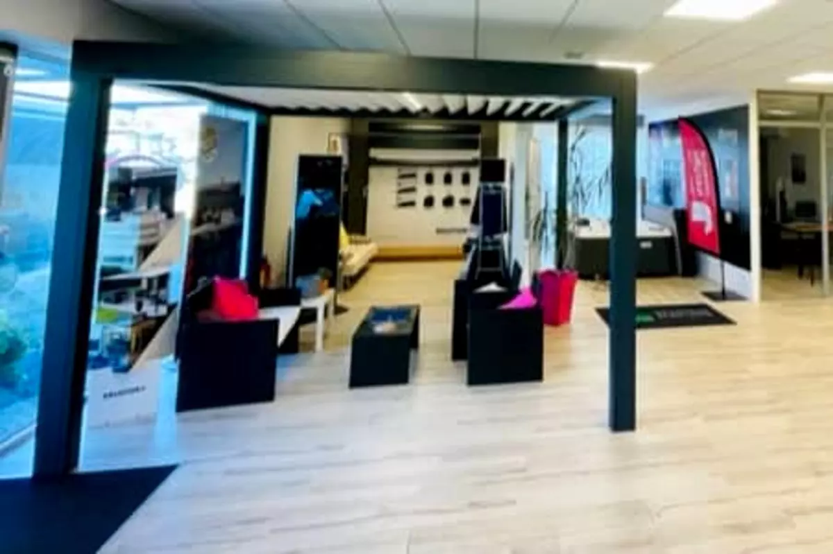 Pergola Brustor exposée au showroom EXTEND de Lescure-d’Albigeois