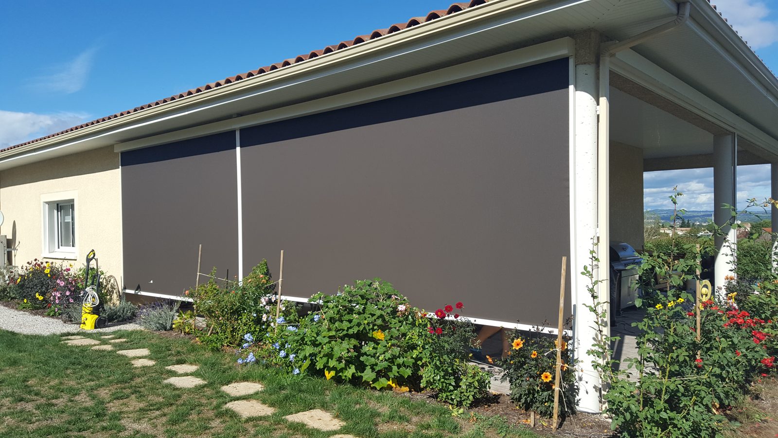 Stores ZIP pour fermer une terrasse couverte posée par EXTEND