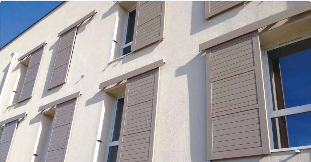 Volets coulissants bois gris platine